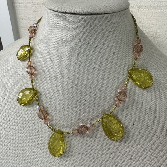 Unique chartreuse green crackle bead necklace - Picture 4 of 6